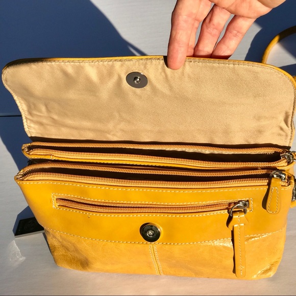 GIANI BERNINI Flashy Mustard Crossbody Purse π - Picture 2 of 8